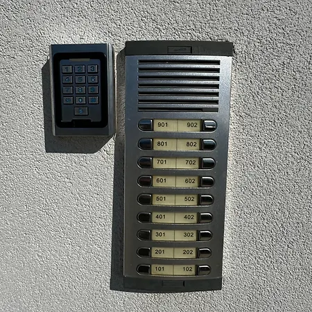 - Up To 4 Persons * 포드고리차